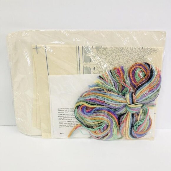 Vintage Needlepoint Stitchery Kit 0721 The Creative Circle Victorian Window Box - Picture 3 of 3